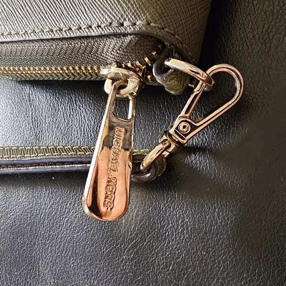 Michael Kors Large Continental Wallet Saffiano leather Olive NWOT - Picture 5 of 16